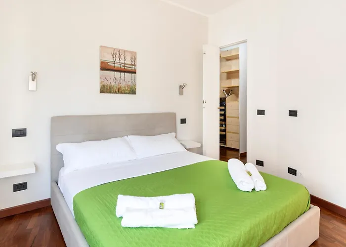 Vatican - San Pietro Station Apartment